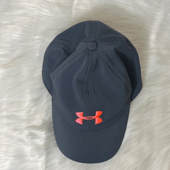 Under Armour Gray Hat with Vibrant Pink Logo - Picture 3 of 8